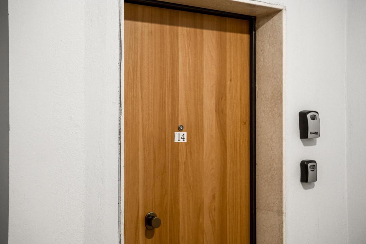 City Center Two Private Bedrooms Near Scanderbeg Square On Shared Apartment Tirana Eksteriør billede