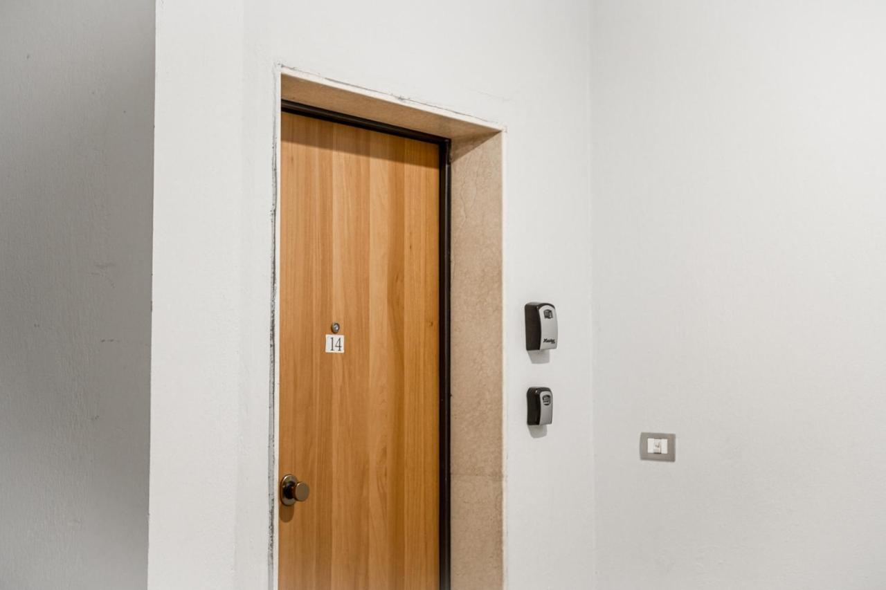 City Center Two Private Bedrooms Near Scanderbeg Square On Shared Apartment Tirana Eksteriør billede