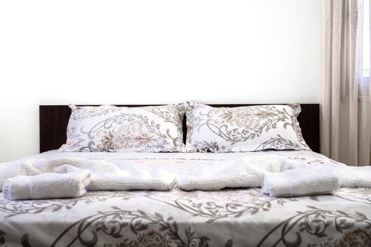 City Center Two Private Bedrooms Near Scanderbeg Square On Shared Apartment Tirana Eksteriør billede